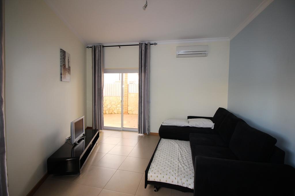 Oura Pereira Apartments อัลบูเฟรา ภายนอก รูปภาพ